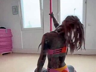 Anuskatzz Performs Exotic Pole Dance With Anal Action