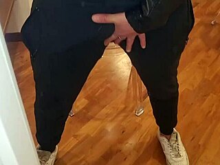 激烈意大利鸡巴释放狂野性感射精和肮脏交换动作