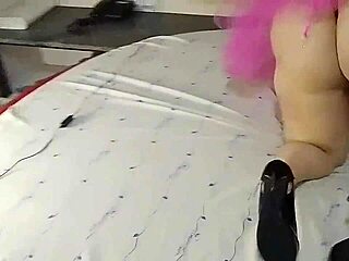 vivi guedez at the hotel engaging in solo mischief