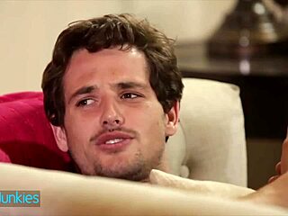 Avi Love desea acción profunda en el culo.