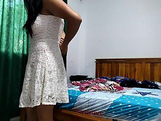 Sarita tukar baju, tunjuk tetek besar semula jadi sebelum dikongkek