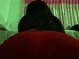 Twerking in Pueblo Joven Ica, peruvian girl shows wild moves