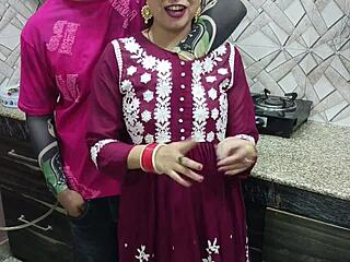 Indijska desi bhabhi trdo nabita s strani devarja v vroči kuhinjski akciji