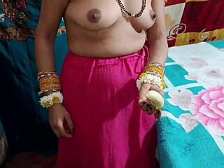 인도 신부 바비가 의붓오빠에게 엄청난 블로우잡! 욕실 섹스 힌디어로 선명하게!