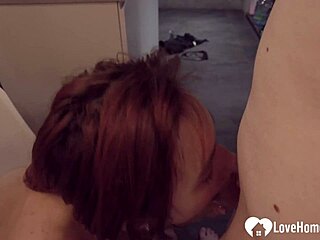 Pelirroja caliente 18+ desconocida da una mamada épica esta noche.