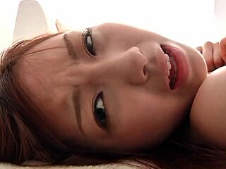 Kadın genç kızı 18+ çoraplarına kadar soyup içine soktum