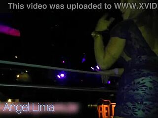Angel lima sem calcinha na balada
