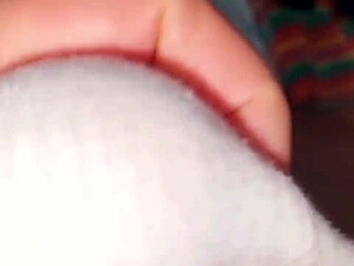 Kaj je vročejše od vohunjenja za mojo italijansko mačeho pod tušem z ogromnim trdim kurcem?