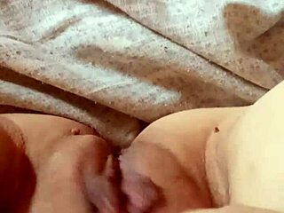 Milf Slowly Opens Her Wet Pussy For You