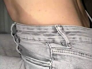 学生妹完美大屁股骑乘我鸡巴 😍