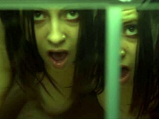 ลูน่า รุยซ์ สาวน้ำตาลสำรวจตัวเองหน้าคลอง