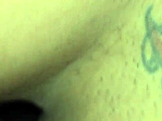 o cara atras do gloryhole nao deu conta tive que pedir para o meu marido me fazer gozar