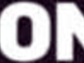 Bimbo tar på seg daddy med silikon pupper og bøyd over doggystyle knulling