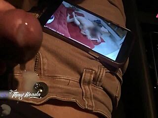 marido corno pega esposa fodendo amigo no sofa!