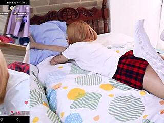 该死，这个委内瑞拉金发校服少女18+被男友在TikTok上直播操！📹🔥