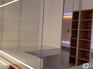 Drii cordeiro teases her pussy before getting facial cumshot?