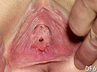 Defloracija prikazuje mladenkine prve trenutke z bližnjimi prsti in intenzivnimi momenti