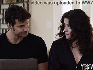 hung guy called by big ass latina milf for laptop fix