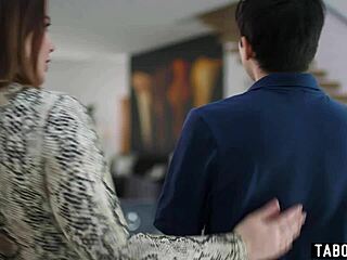 야, 거대한 가슴의 나타샤 나이스가 스텝슨의 괴롭힘꾼을 가르쳐