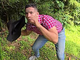 احذر! غريب يخدع أبريل الساذجة في جنس بري!