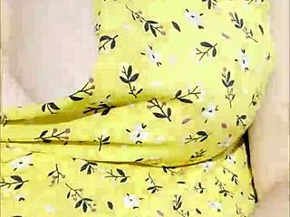 Does wifey flash tits in car?