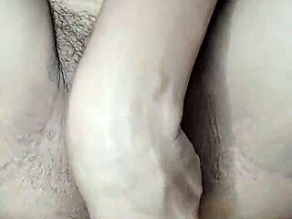 joven latina se masturba hasta correrse 😍