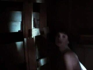 Aku, eh, lihat Mariah Bonner lagi digenjot di lumbung pakai masker, kayak di Mask Maker 2010. Gila banget!