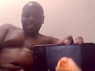 Orgasming to ebony videos while testing new phone 😊