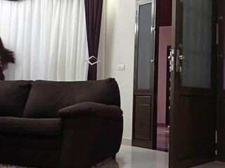 Fui fazer uma entrega e a cliente me recebeu desse jeito o bom ser motoboy que sempre tem umas mina gostosa dando mole