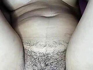 joven latina se masturba hasta correrse 😍