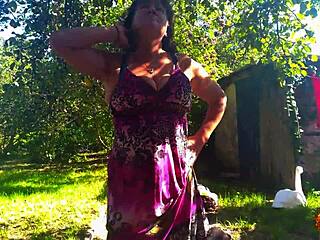 Klaudiaambergirl Enjoys A Relaxing Solo Outdoor Experience