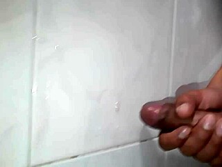 masturbandome en un ba�o