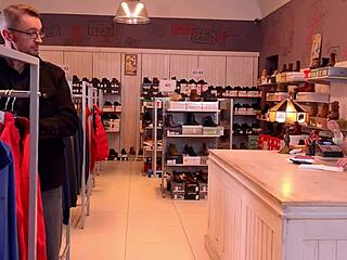 Blow out deal - salesgirl negotiates on black friday