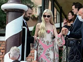 Frumusețea blondă a Anyei Taylor-Joy strălucește în slideshow de imagini