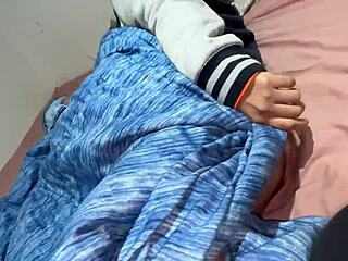 levanto a mi hermanastra no queria levantarse