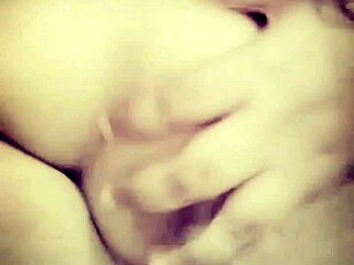 Marlene展示奶子和屁股？