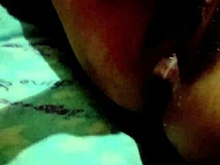 Kongkek rahsia dengan rakan sekelas di garaj