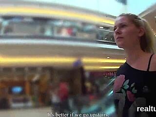 我在商场勾引捷克妹，然后POV操她