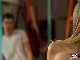 18+小骚货用力骑大屌高潮去