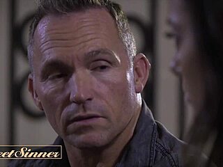 DILF défonce le cul de sa belle-fille coquine 😈💥