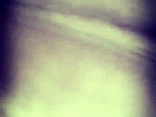 Marlene展示奶子和屁股？