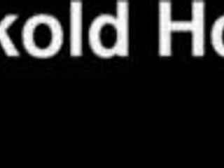 Marido corno contrata encanadores para tapar os dutos da esposa com rola