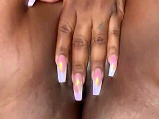 Love when my homegirls send juicy pussy vids