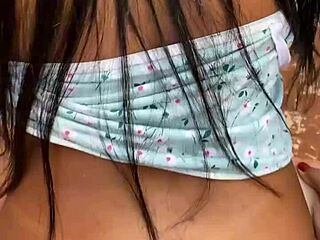 novinha metendo na favela atras do muro