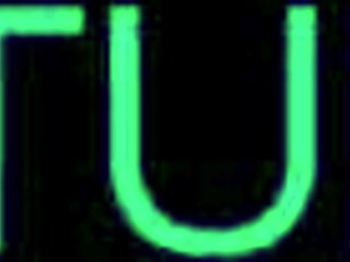 Szőke brit 18 éves egyetemista szopja a farkat és nyel le egy hatalmas adag spermát