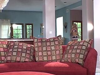 i'm watchin holly wellin have funny sex wit her shaved pussy