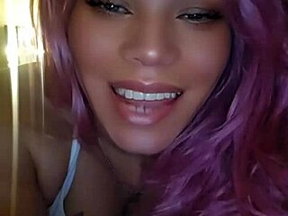 camgirl angelg streaming her daily life