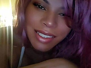 camgirl angelg streaming her daily life