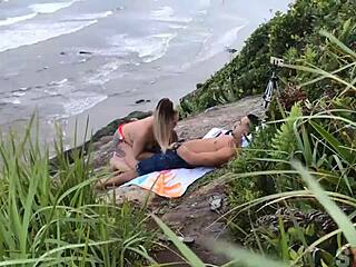 情侣在圣保罗海滩被抓操