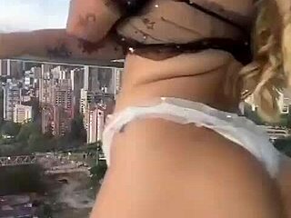 Latina Isa Gordita Engages In Web Chat Showcasing Venezuelan And Colombian Culture